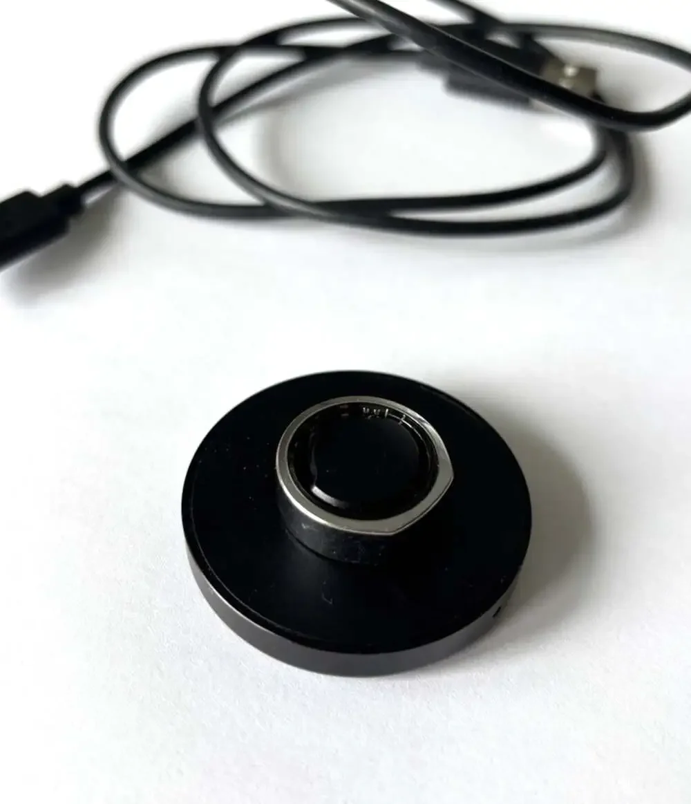 Oura Ring Silver (Gen 3) Size 7 - Charger Included